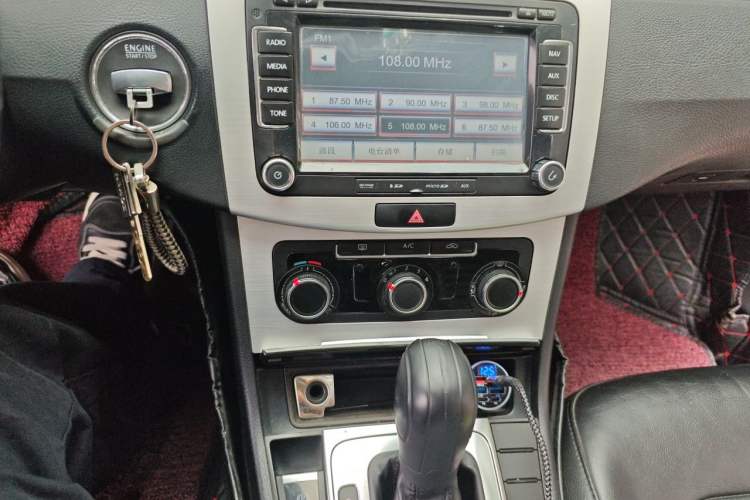 Used Volkswagen Magotan 2013 1.8TSI Premier Model Audio And AC Panel