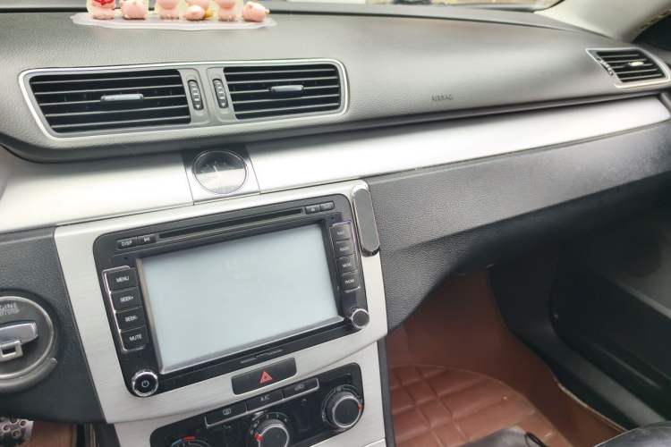 Used Volkswagen Magotan 2013 1.8TSI Premier Model Audio And AC Panel