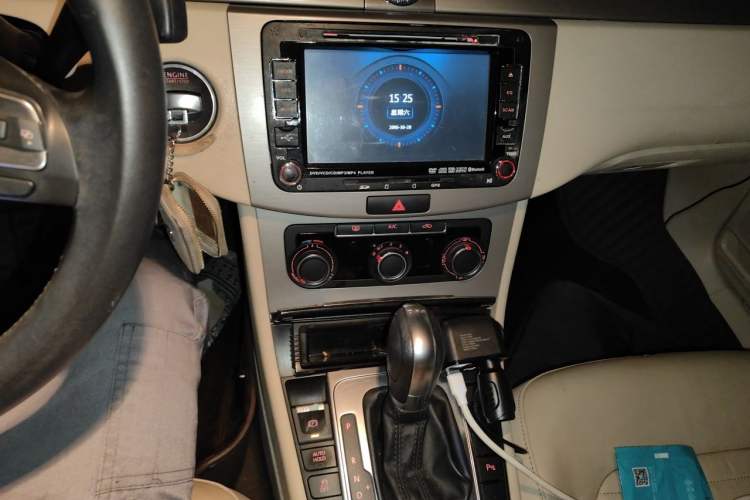 Used Volkswagen Magotan 2013 1.8TSI Premier Model Audio And AC Panel