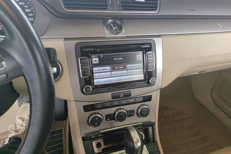 Used Volkswagen Magotan 2013 1.8TSI Luxury Model Audio And AC Panel