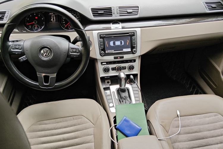 Used Volkswagen Magotan 2013 1.8TSI Prestige Model Center Console
