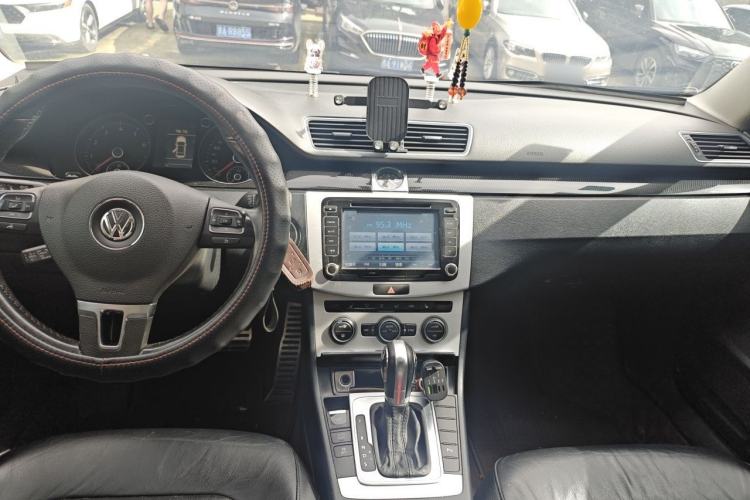 Used Volkswagen Magotan 2013 1.8TSI Luxury Model Center Console