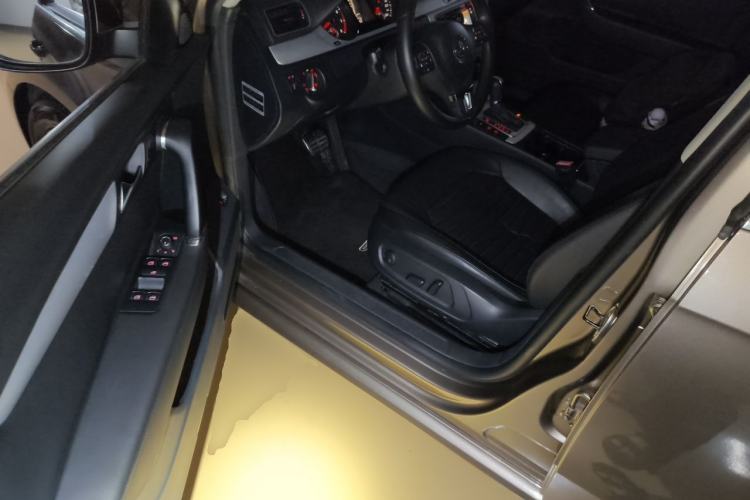 Used Volkswagen Magotan 2013 1.8TSI Premier Model Driver Seat