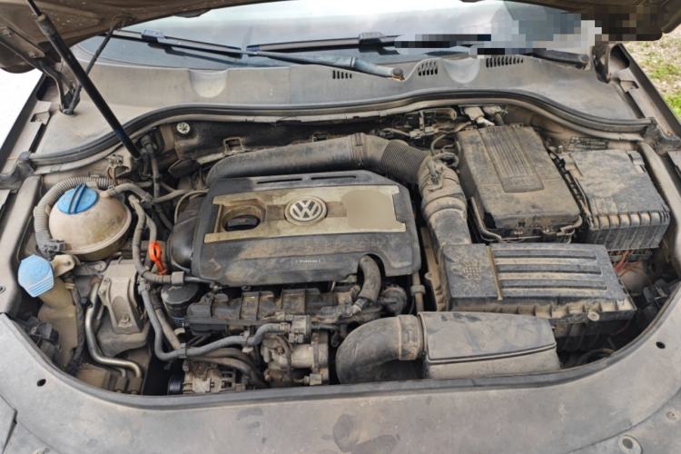 Used Volkswagen Magotan 2013 1.8TSI Luxury Model Engine Bay