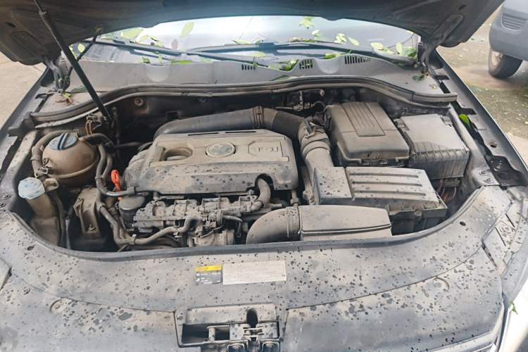 Used Volkswagen Magotan 2013 1.8TSI Premier Model Engine Bay