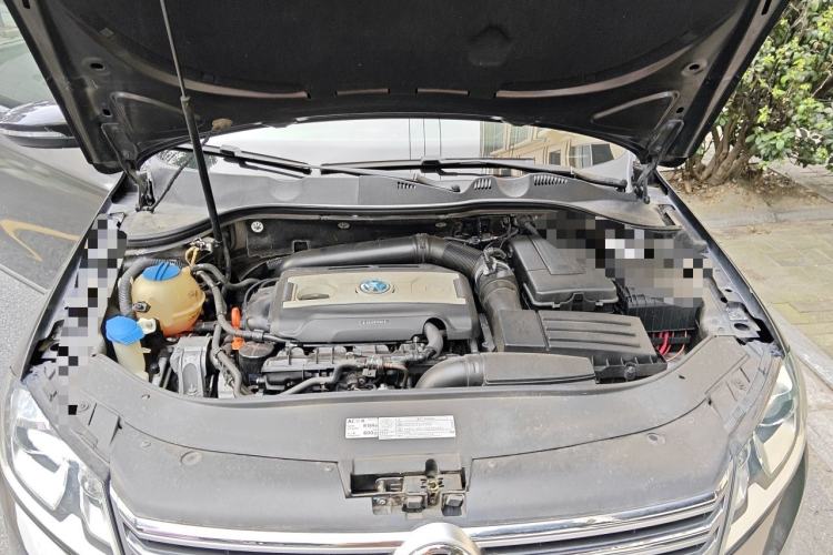 Used Volkswagen Magotan 2013 1.8TSI Prestige Model Engine Bay