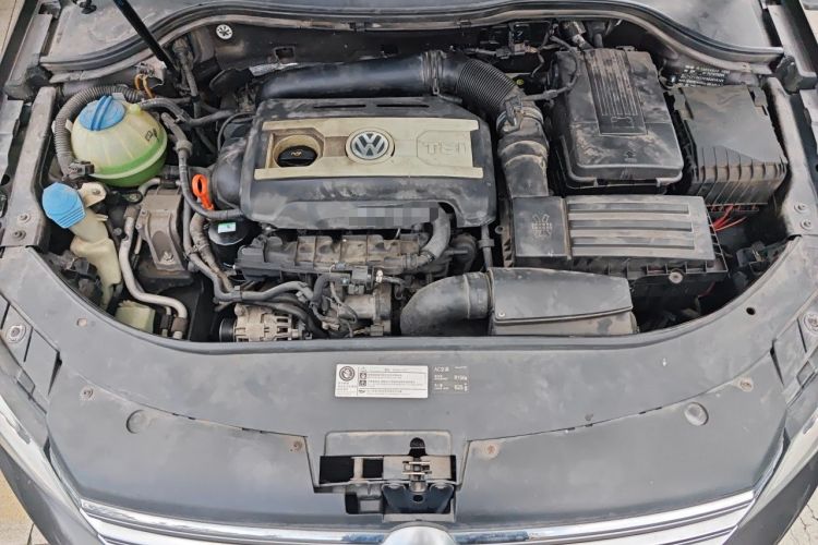 Used Volkswagen Magotan 2013 1.8TSI Luxury Model Engine Bay