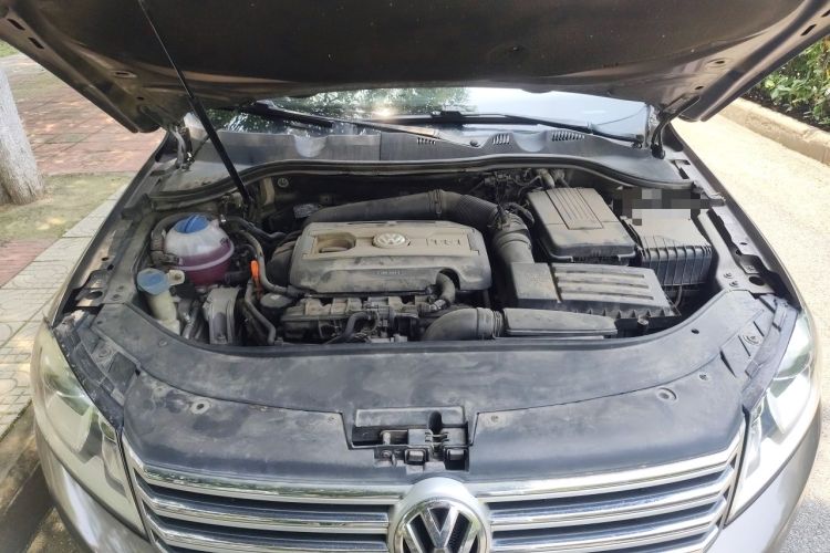 Used Volkswagen Magotan 2013 2.0 TSI Prestige Model Engine Bay