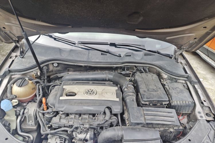 Used Volkswagen Magotan 2013 1.8TSI Luxury Model Engine Bay