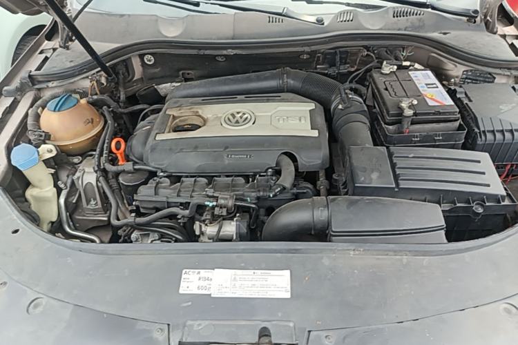 Used Volkswagen Magotan 2013 1.8TSI Premier Model Engine Bay