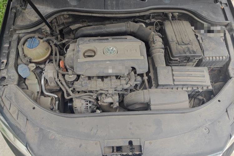 Used Volkswagen Magotan 2013 1.8TSI Premier Model Engine Bay