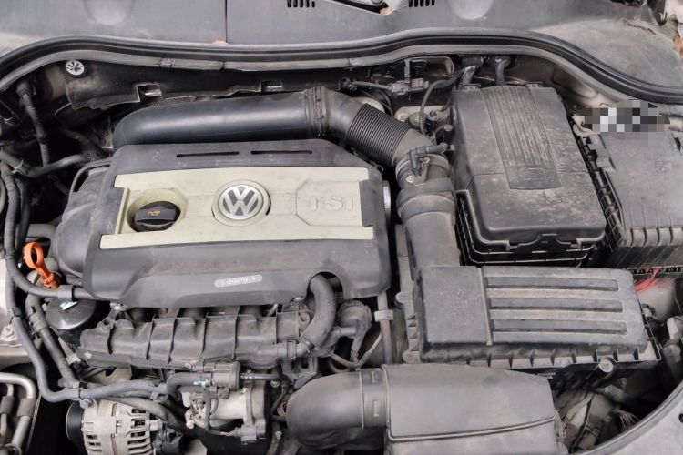 Used Volkswagen Magotan 2013 1.8TSI Luxury Model Engine Bay