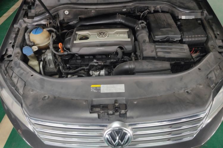 Used Volkswagen Magotan 2013 1.8TSI Premier Model Engine Bay