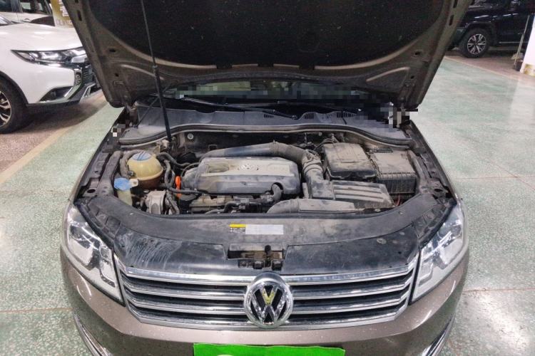 Used Volkswagen Magotan 2013 1.8TSI Luxury Model Engine Bay