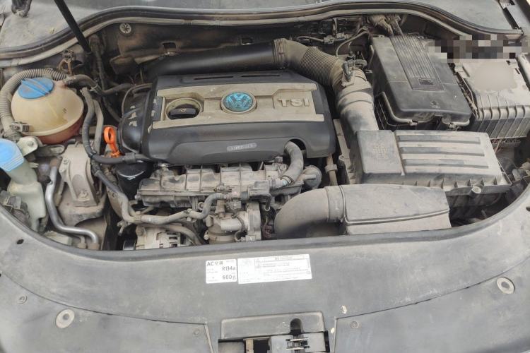 Used Volkswagen Magotan 2013 2.0 TSI Luxury Model Engine Bay