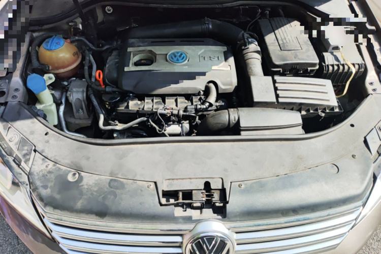 Used Volkswagen Magotan 2013 1.8TSI Prestige Model Engine Bay
