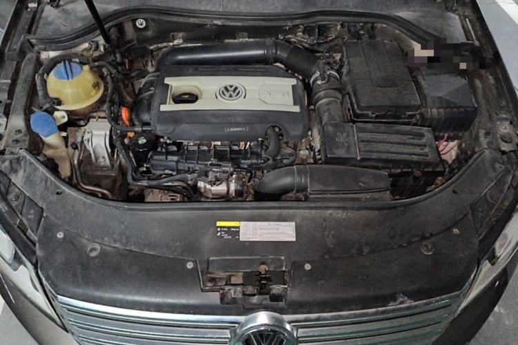 Used Volkswagen Magotan 2013 1.8TSI Luxury Model Engine Bay