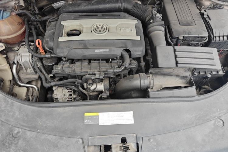 Used Volkswagen Magotan 2013 1.8TSI Premier Model Engine Bay