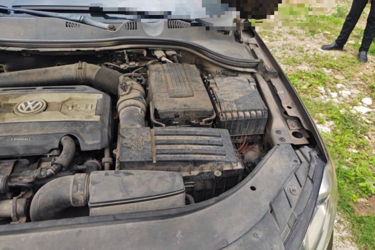 Used Volkswagen Magotan 2013 1.8TSI Luxury Model Engine Bay Left