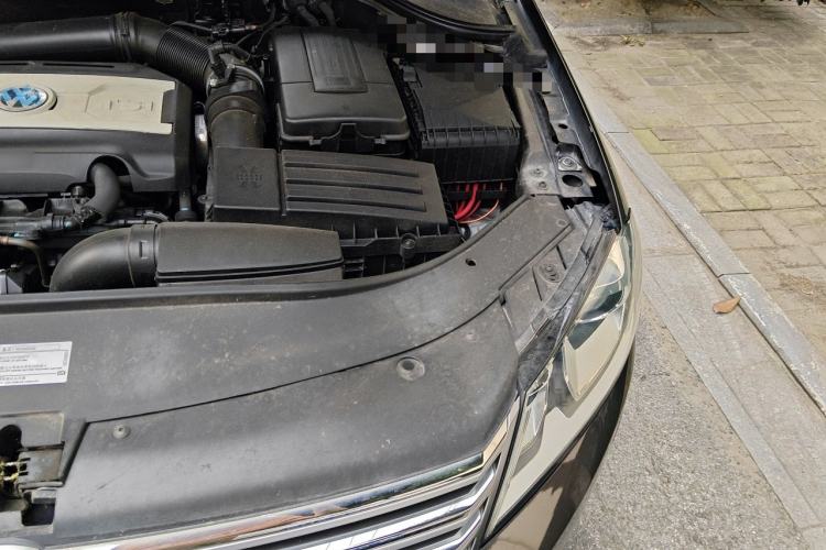 Used Volkswagen Magotan 2013 1.8TSI Prestige Model Engine Bay Left