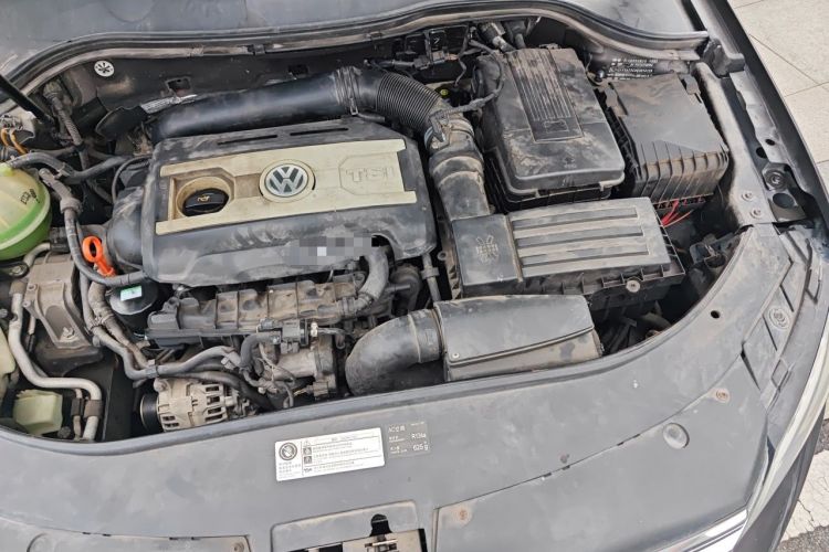 Used Volkswagen Magotan 2013 1.8TSI Luxury Model Engine Bay Left