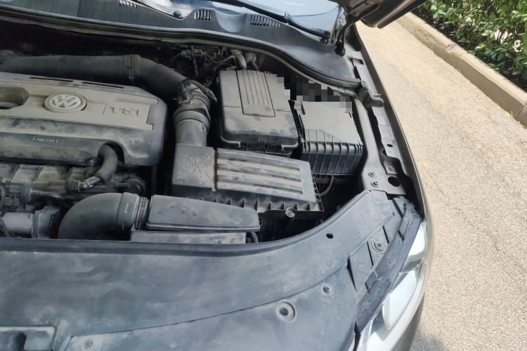 Used Volkswagen Magotan 2013 2.0 TSI Prestige Model Engine Bay Left