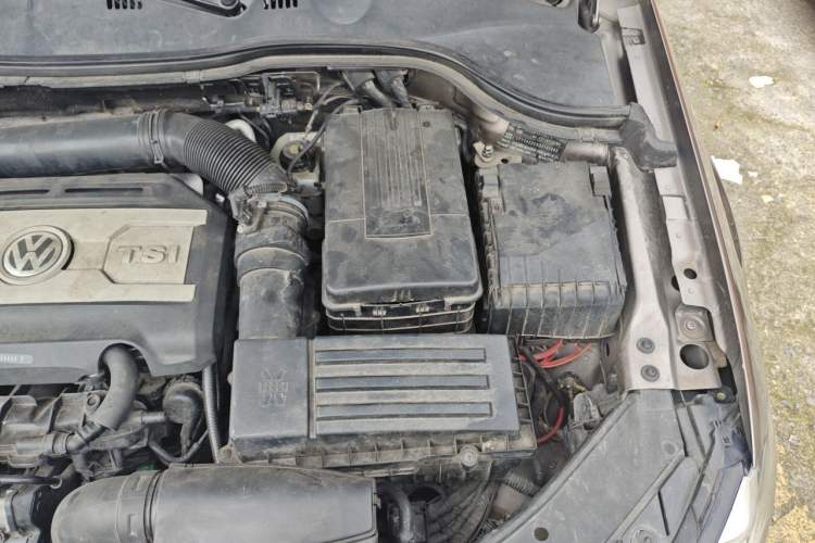 Used Volkswagen Magotan 2013 1.8TSI Luxury Model Engine Bay Left
