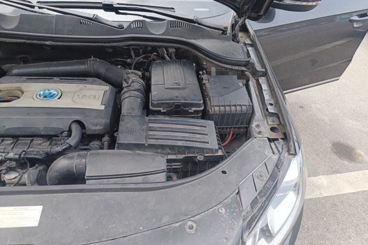 Used Volkswagen Magotan 2013 2.0 TSI Luxury Model Engine Bay Left