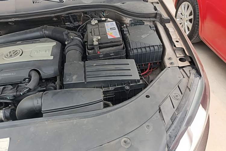 Used Volkswagen Magotan 2013 1.8TSI Premier Model Engine Bay Left