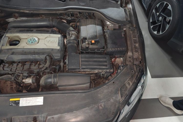 Used Volkswagen Magotan 2013 1.8TSI Prestige Model Engine Bay Left