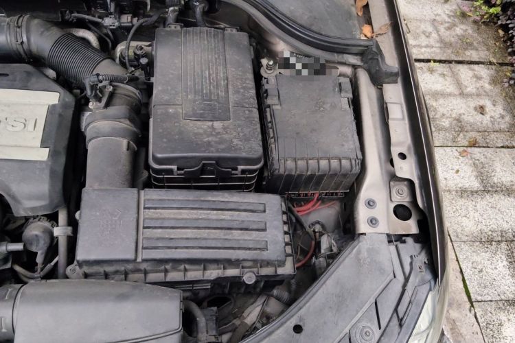 Used Volkswagen Magotan 2013 1.8TSI Luxury Model Engine Bay Left