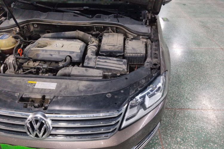 Used Volkswagen Magotan 2013 1.8TSI Luxury Model Engine Bay Left