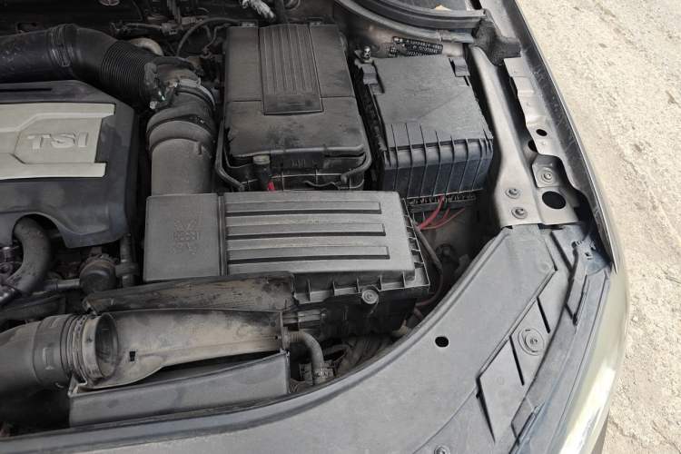 Used Volkswagen Magotan 2013 1.8TSI Premier Model Engine Bay Left