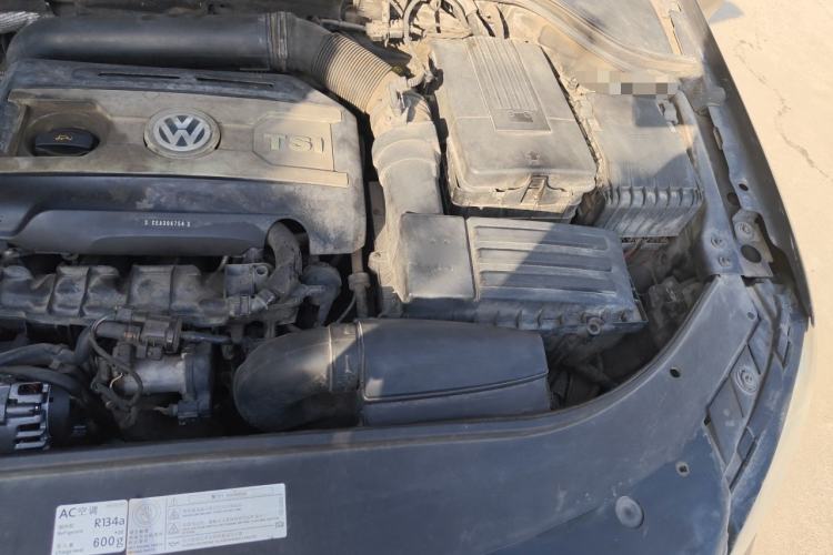 Used Volkswagen Magotan 2013 1.8TSI Luxury Model Engine Bay Left
