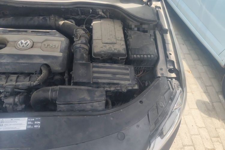 Used Volkswagen Magotan 2013 1.8TSI Luxury Model Engine Bay Left