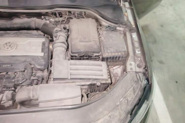 Used Volkswagen Magotan 2013 1.8TSI Premier Model Engine Bay Left