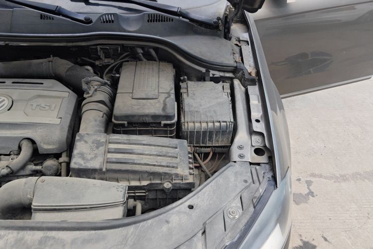 Used Volkswagen Magotan 2013 1.8TSI Premier Model Engine Bay Left