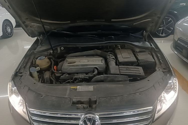 Used Volkswagen Magotan 2013 1.8TSI Premier Model Engine Bay