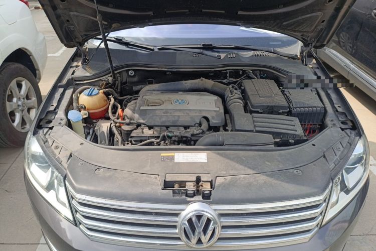 Used Volkswagen Magotan 2013 1.8TSI Luxury Model Engine Bay