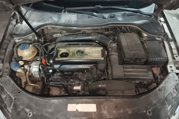 Used Volkswagen Magotan 2013 1.8TSI Luxury Model Engine Bay
