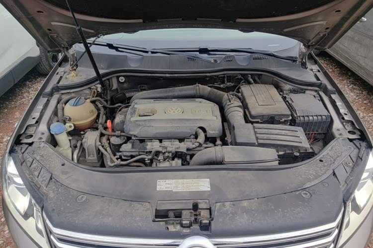 Used Volkswagen Magotan 2013 1.8TSI Luxury Model Engine Bay