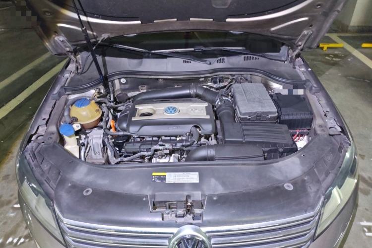 Used Volkswagen Magotan 2013 1.8TSI Premier Model Engine Bay