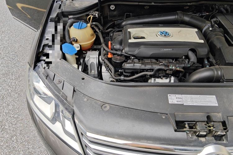 Used Volkswagen Magotan 2013 1.8TSI Prestige Model Engine Bay Right