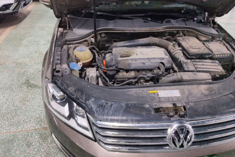 Used Volkswagen Magotan 2013 1.8TSI Luxury Model Engine Bay Right