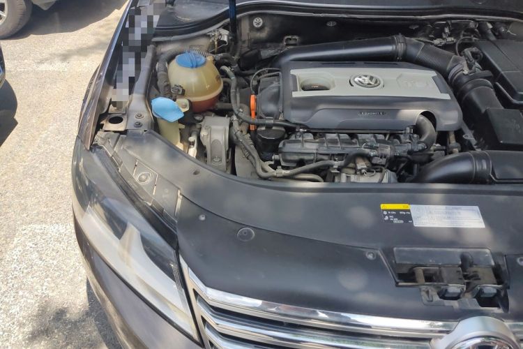 Used Volkswagen Magotan 2013 1.8TSI Premier Model Engine Bay Right
