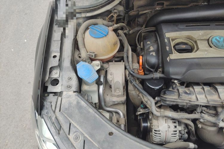 Used Volkswagen Magotan 2013 2.0 TSI Luxury Model Engine Bay Right