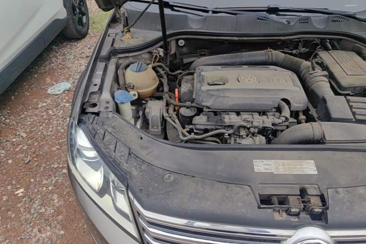 Used Volkswagen Magotan 2013 1.8TSI Luxury Model Engine Bay Right