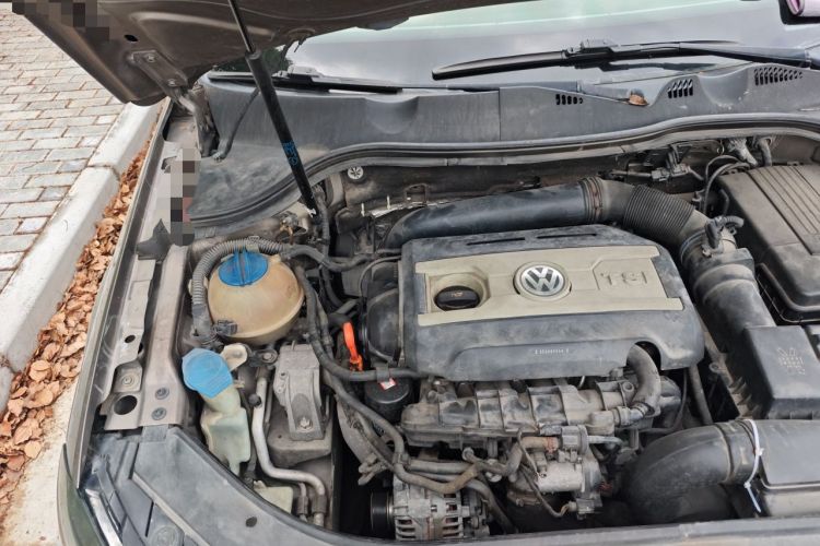 Used Volkswagen Magotan 2013 1.8TSI Premier Model Engine Bay Right