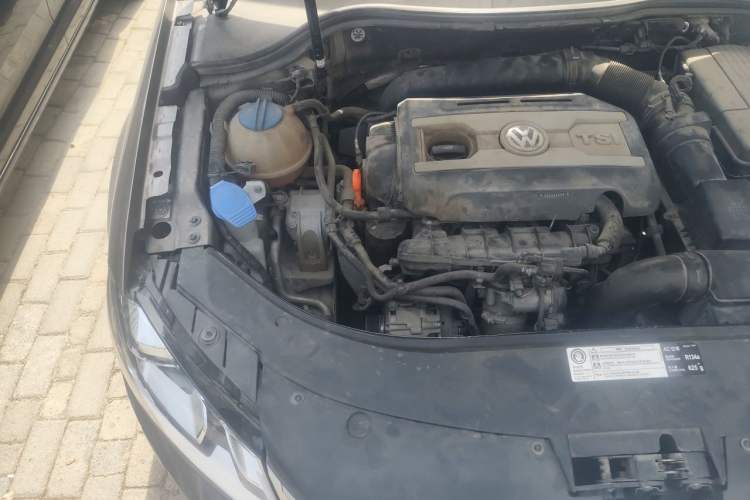 Used Volkswagen Magotan 2013 1.8TSI Luxury Model Engine Bay Right