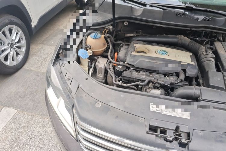 Used Volkswagen Magotan 2013 1.8TSI Premier Model Engine Bay Right